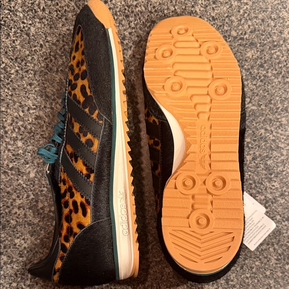 ADIDAS Leopard Print Sneakers with Black Stripes & dark green laces. NWT. - Picture 5 of 5